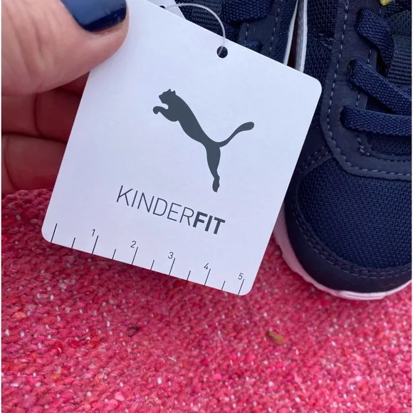 Kid size PUMAS! Unisex and so cute😎see pic for all the details ... brand NEW!!