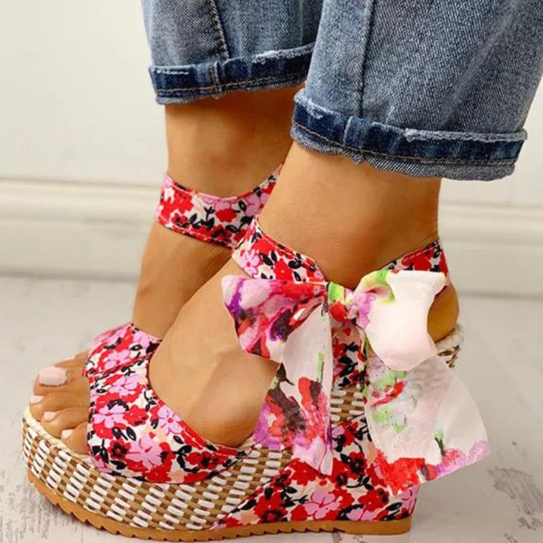 Marina® | Women's wedge heel sandals with floral pattern in an elegant trend