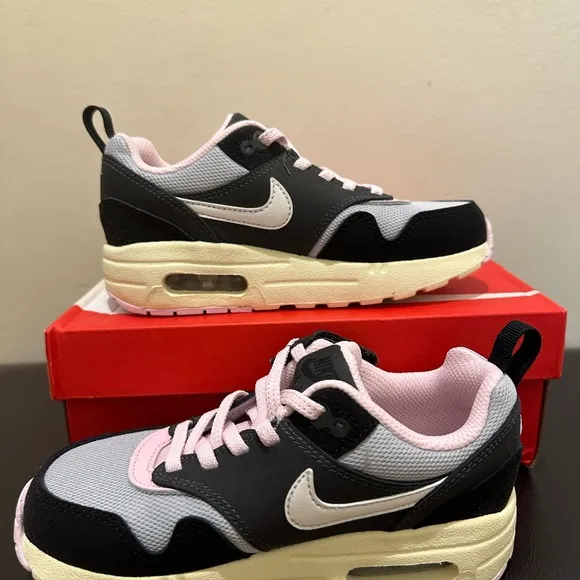 NIB Little Kid Nike Air Max 1 Low DZ3308 004 Black/Anthracite/Pink /Summit