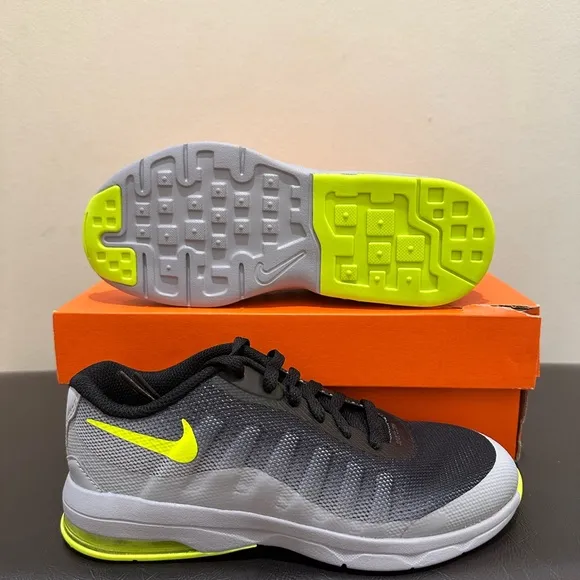 NIB Little Kid Nike Air Max Invigor  Trainers Green Volt Grey  749573 002
