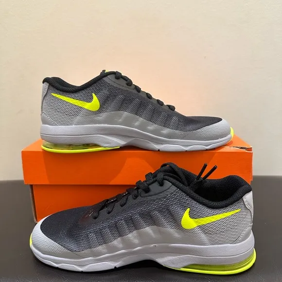 NIB Little Kid Nike Air Max Invigor  Trainers Green Volt Grey  749573 002