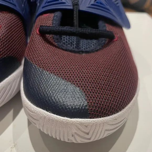 Nike Kyrie Flytrap 3 GS 'Obsidian Gym Red' NWB