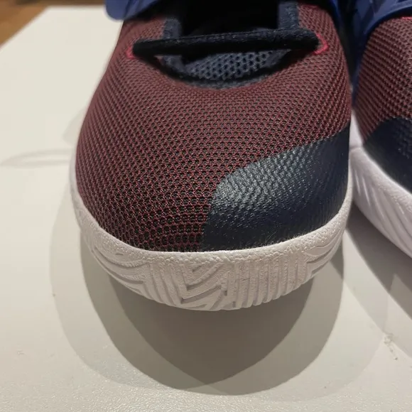 Nike Kyrie Flytrap 3 GS 'Obsidian Gym Red' NWB