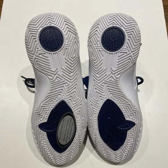 Nike Kyrie Flytrap 3 GS 'Obsidian Gym Red' NWB