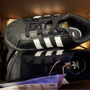 Selling together for $63 plus shipping never used just didn’t fit my kid