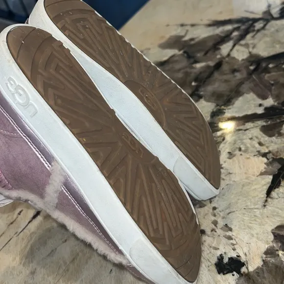 UGG Addie high top sneaker pink EUC size 4 big kid