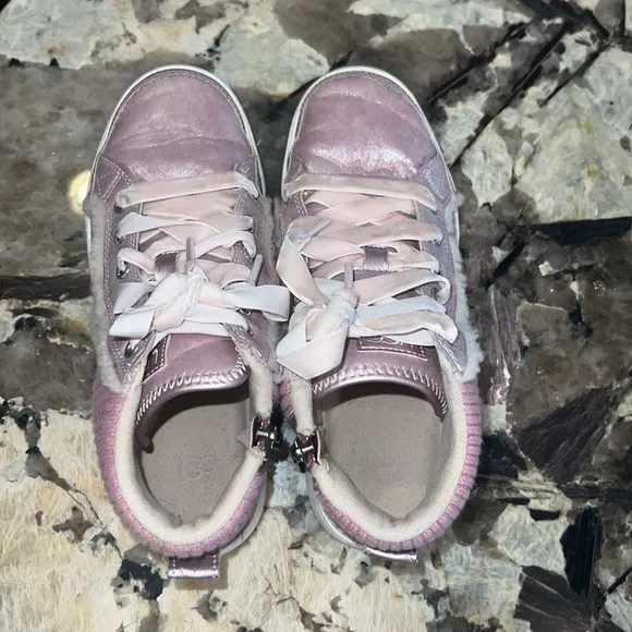 UGG Addie high top sneaker pink EUC size 4 big kid