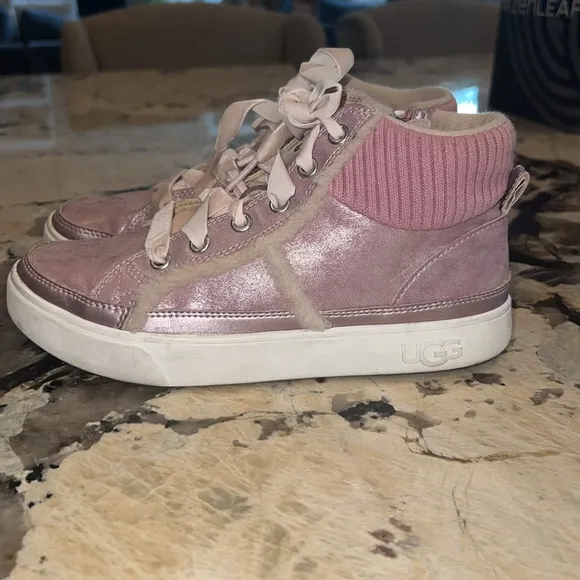 UGG Addie high top sneaker pink EUC size 4 big kid